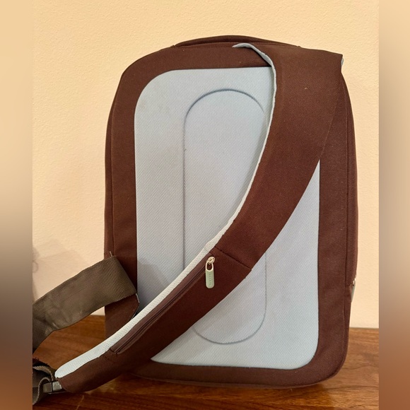 Belkin slim laptop cross body backpack - Picture 2 of 6